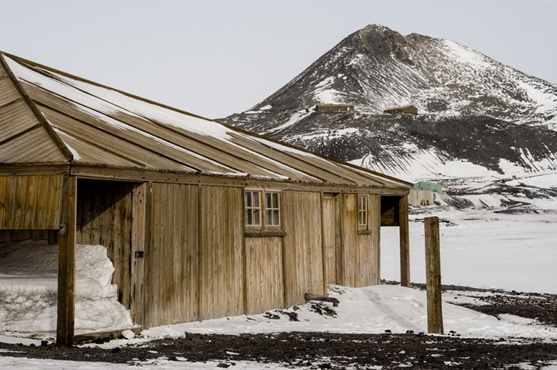 Discovery Hut with Observation Hill